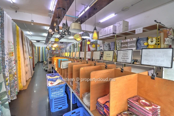 Commercial space of 158 m² on the ground floor