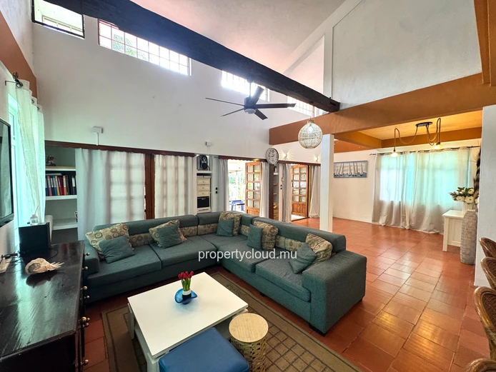 Albion – À vendre, deux villas avec piscine, proches de la plage