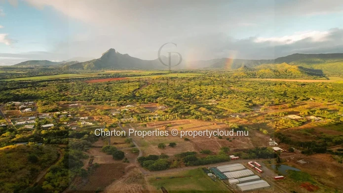 Single-story 3-bedroom villa in the heart of a natural haven in Tamarin