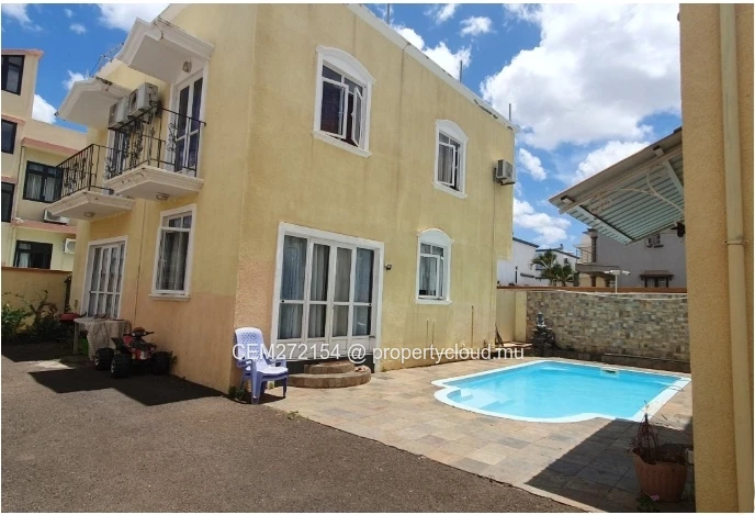 Villa for Sale – 8 Bedrooms, 259 m², Flic en Flac, West