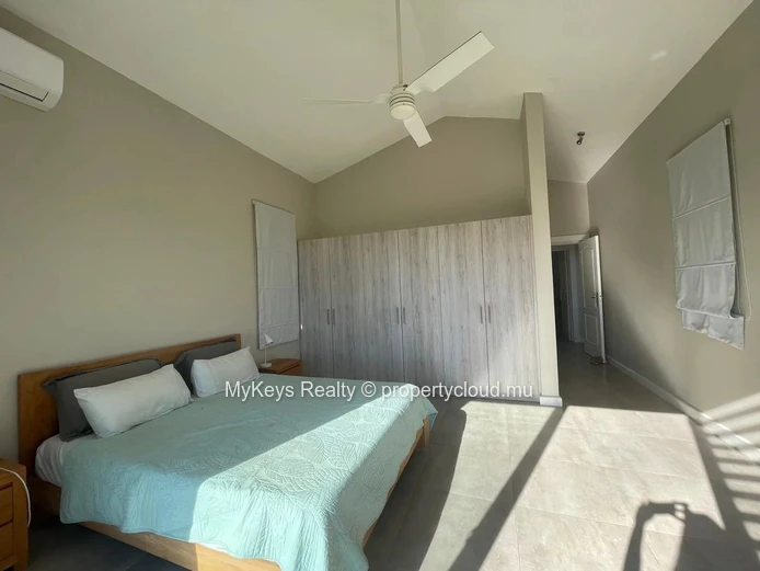 Panoramic Mountain Views - Expansive Landscaped Grounds - Absolute Privacy - Pet Friendly