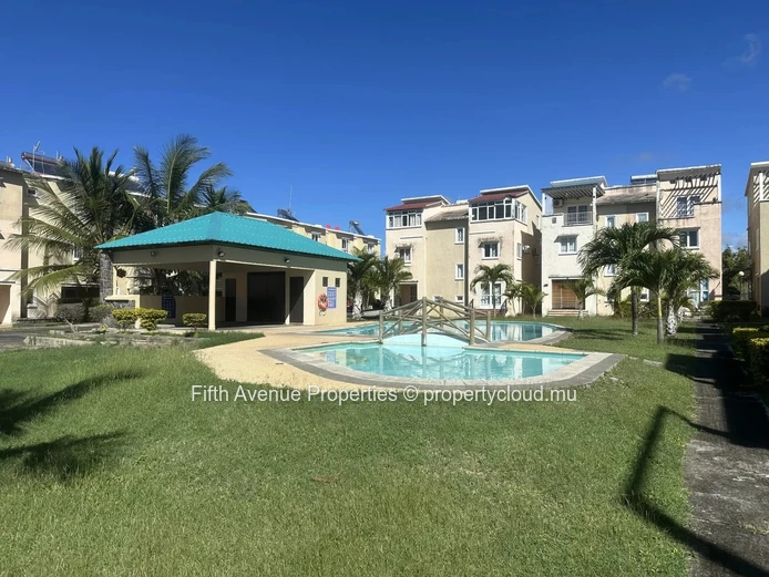 Two-bedroom duplex in a secure residence with swimming pool