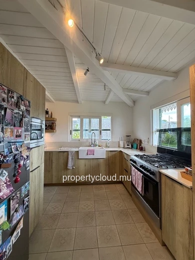 A vendre magnifique villa de 3 chambres à Mont Piton 1.
