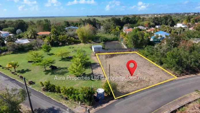 Road-Front 1002 m² Off-Plan Plot in Balaclava