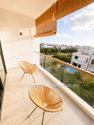 Appartement 2 chambres à louer à Mont Choisy avec piscine commune