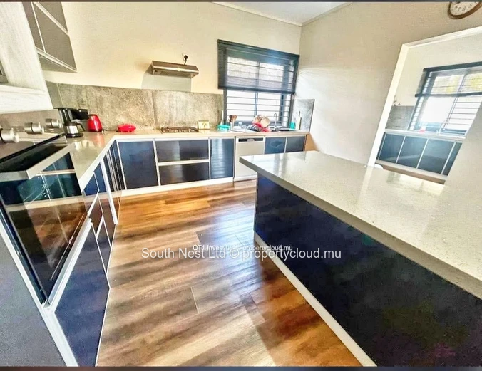 Magnifique villa contemporaine à Pereybere, avec quatre chambres avec salle de bains privative, des espaces de vie él...