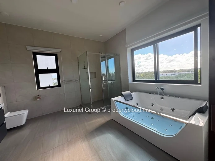 Villa contemporaine avec piscine à louer à Péreybère