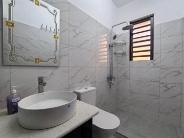 5 Bedroom Villa