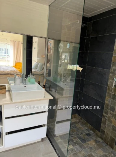 Luxurious Beachfront Penthouse in Péreybère with Easy Sea Acess and Resort-style Amenities! 