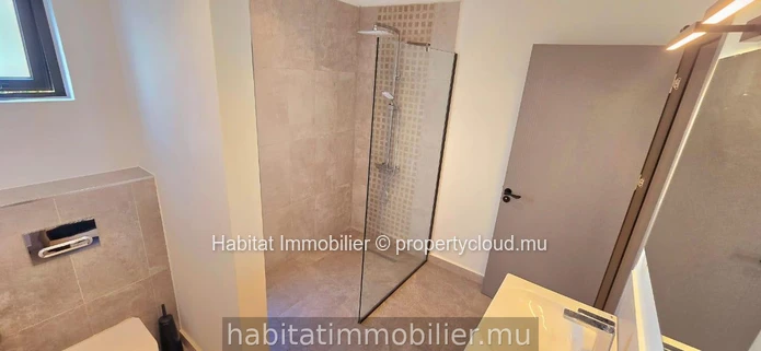 Découvrez ce magnifique appartement de 199 m², meublé et équipé, situé à Moka. Profitez d'une vue spectaculaire et di...