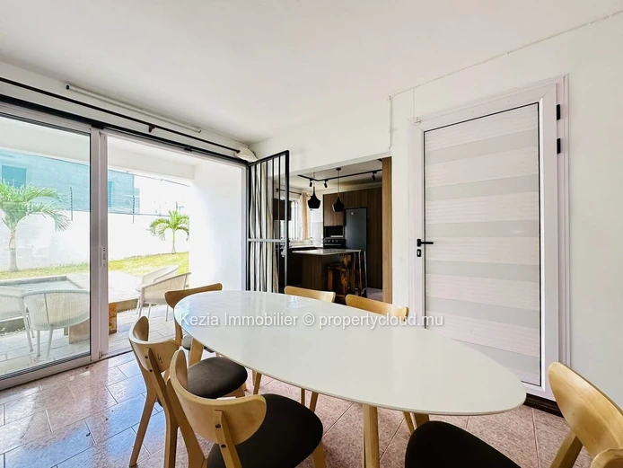 Apartment With Pool And Garden
