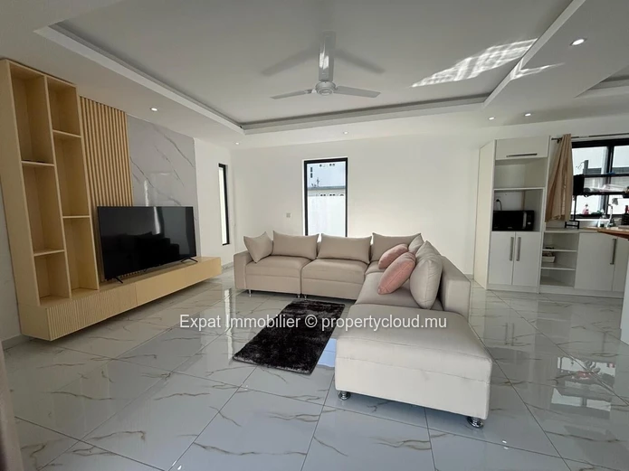 New Villa With Pool In Calodyne – 2 Minutes From Intermart