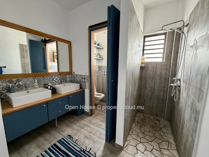 3-Bedroom G+2 Apartment for Sale in Pereybere