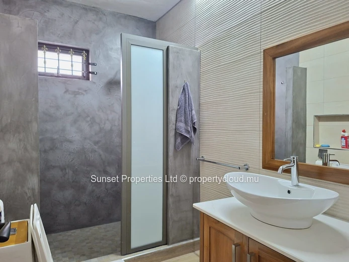 Maison mitoyenne | 4 chambres | Rooftop privé