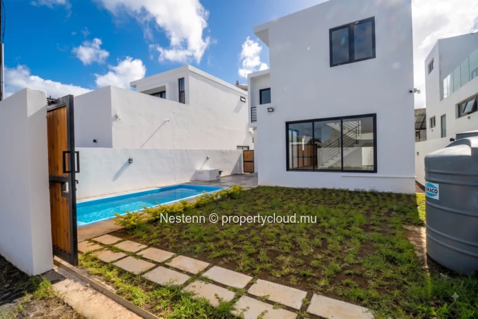 Maison moderne neuve de 3 chambres avec piscine à Fond du Sac, tout près de Grand Baie