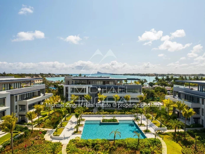 4 bedrooms Penthouse in the Heart of a Golf Estate