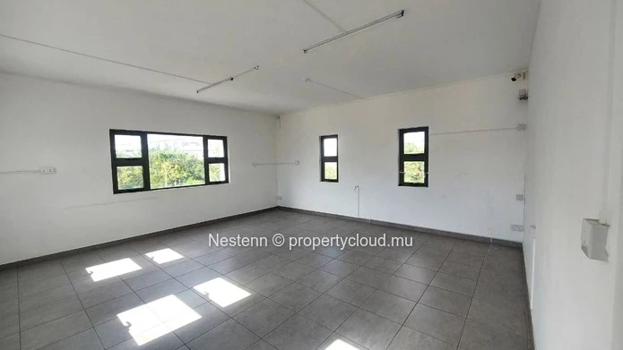 Commercial space for rent in Mon Choisy – Prime location near the golf course