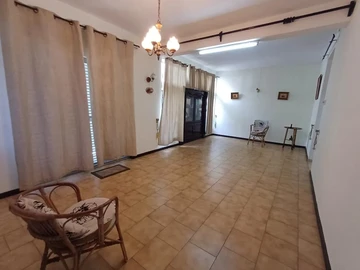 6 Bedroom House