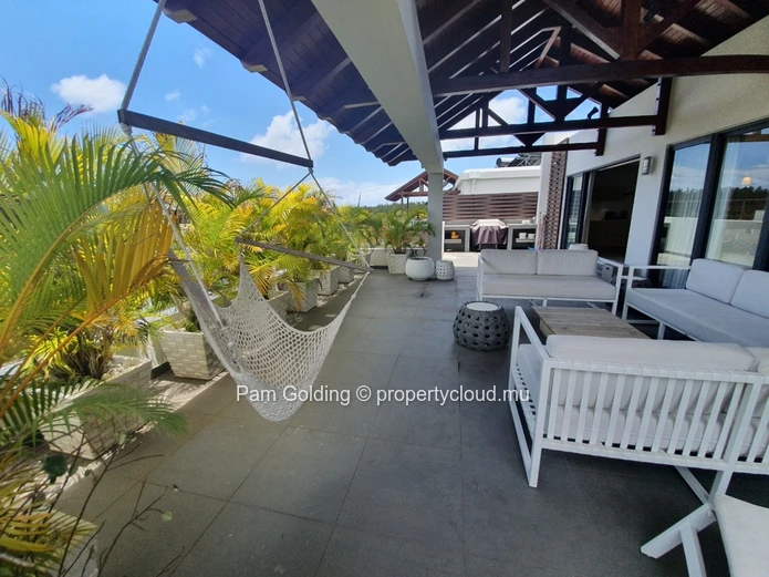 Luxurious 3 Bedroom Penthouse with Jacuzzi | Grand Baie 