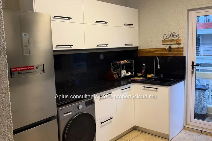 Stylish 2-Bed Apartment in Flic en Flac with Pool View