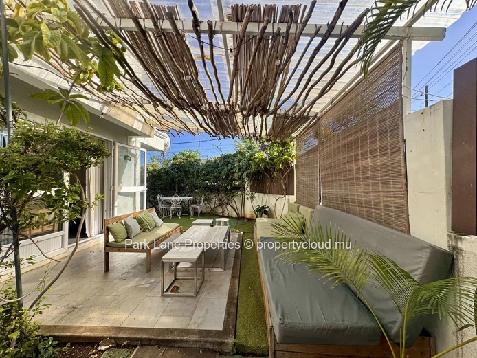 Charming 2 beds apartment close to all amenities