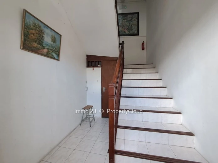 Commercial building for sale