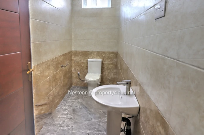 Appartement de 3 chambres nouvellement construit au 1er étage.