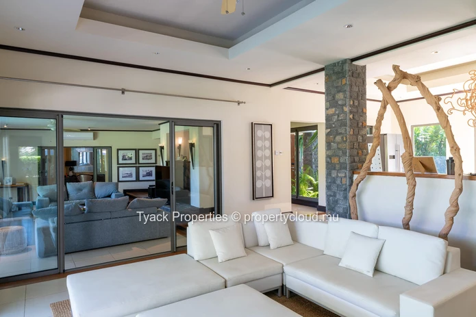 Exquisite 6-Bedroom Villa with Golf & Resort Privileges