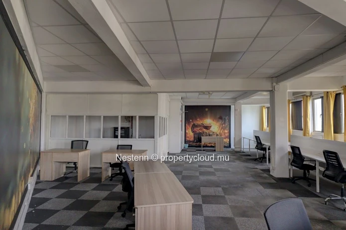 Bureau meublé au 4? étage avec vue imprenable sur le centre-ville
