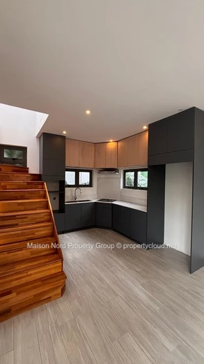  Newly Built family house with pool