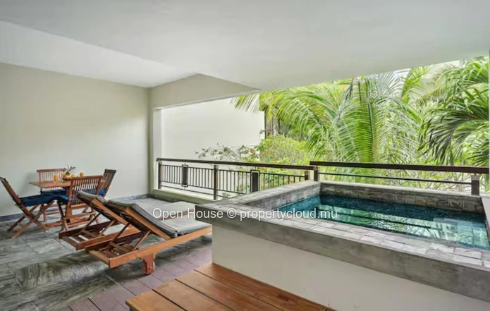 Appartement meublé entièrement équipé 2 chambres avec petite piscine privée à Bain Boeuf.
