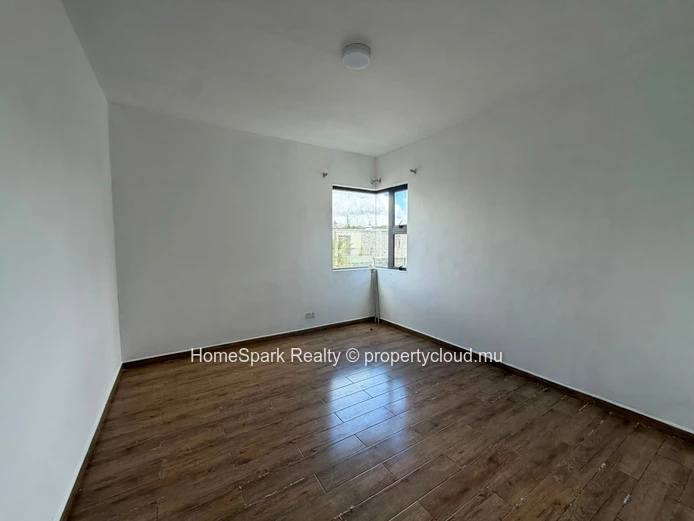 Spacieux Appartement au Premier Étage à Louer – Morcellement Pinewood, Wooton