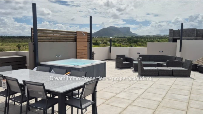 Location Superbe Penthouse Vue Mer & Montagne A Flic En Flac – Ile Maurice
