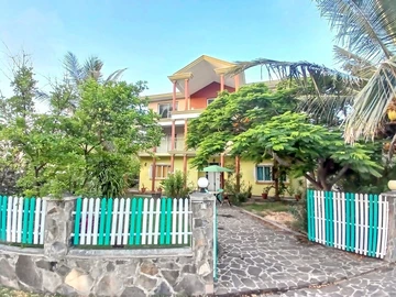 9 Bedroom Villa