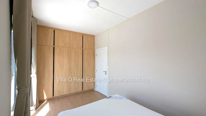 Dans une toute nouvelle résidence sécurisée, exclusive, avec un superbe jardin commun de 2000 m2, jolie maison avec j...