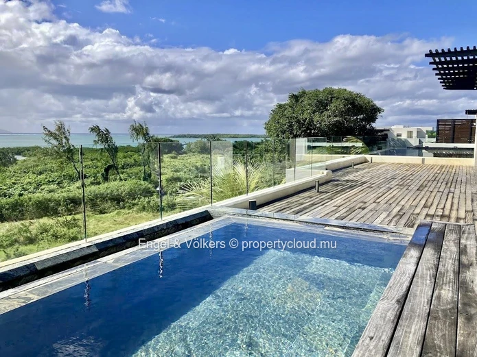 Seafront Penthouse Living