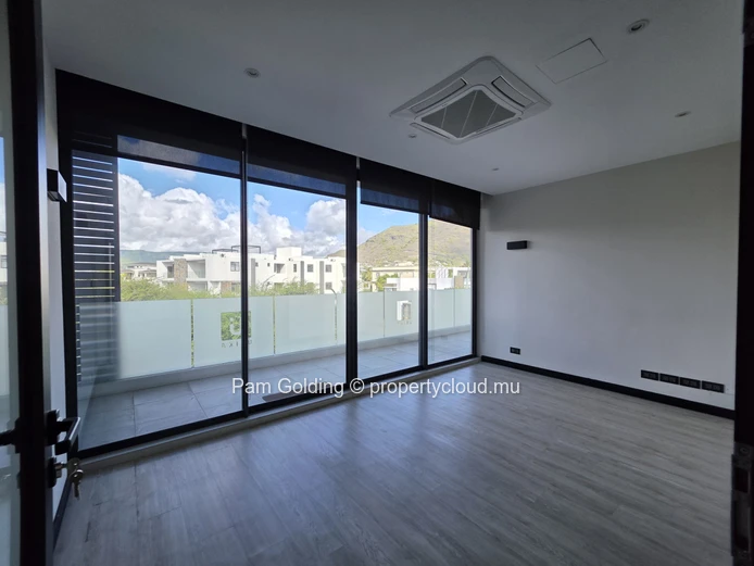 Looking for an executive office to rent in Tamarin? 