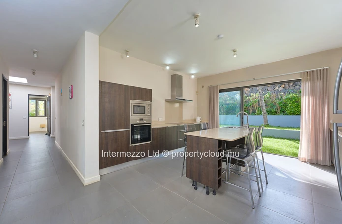 Villa Hibiscus — PDS | 221 m² | 681 m² de terrain | 840 000 €