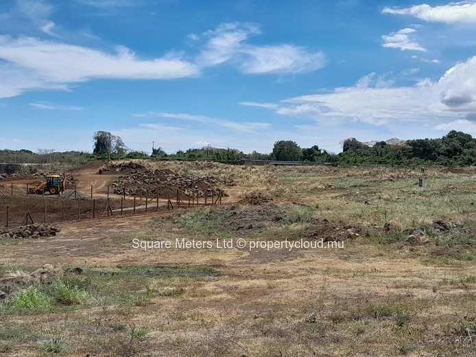 Un terrain, deux logements : Terrain prêt pour duplex au cœur de la Smart City (Mandat exclusif)