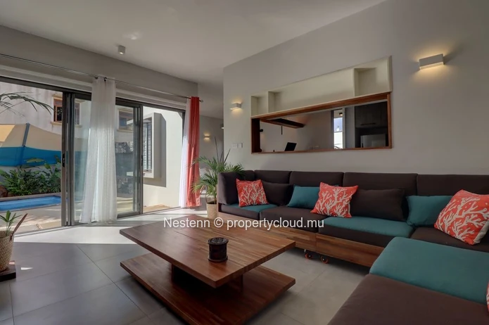 Magnifique villa de plain-pied fraîchement livrée avec piscine privée, dans un quartier résidentiel et paisible