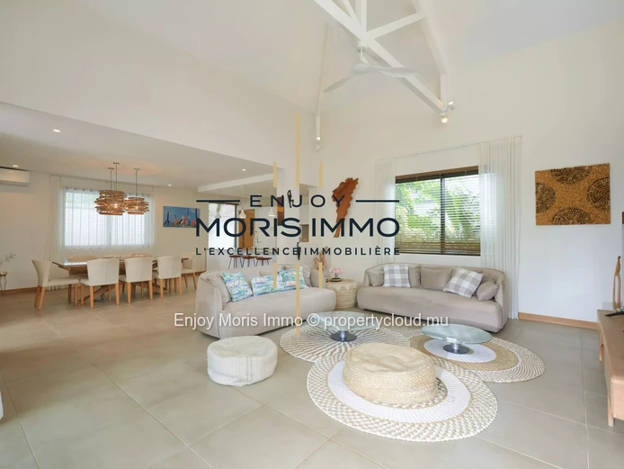 Contemporary villa for sale in Grand Baie – Mauritius – 3 suites + independent studio – Pool – Secured residence