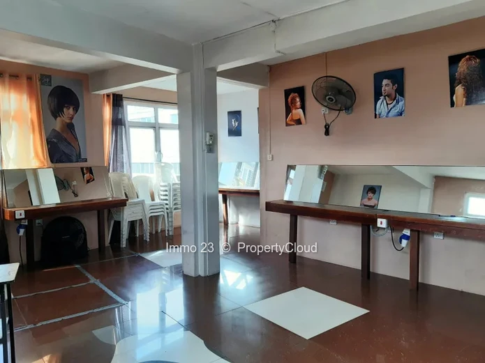 Commercial Space - 408m2 - Rose Hill - Ref. BU52631VE