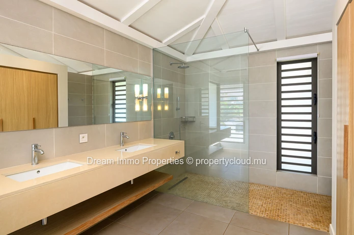 Stunning Beachfront Villa In A Golf Resort In Azuri Village - Mauritius