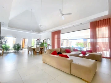 4 Bedroom Villa