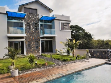 Duplex For Rent In Roches Noires