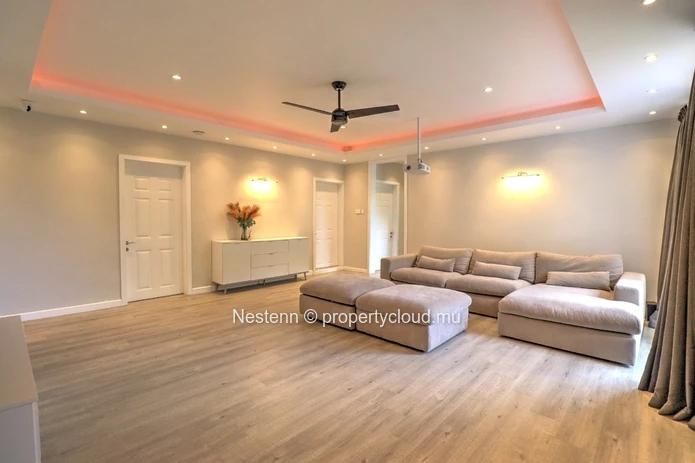 4-bedroom house  with secure garage and mountain view