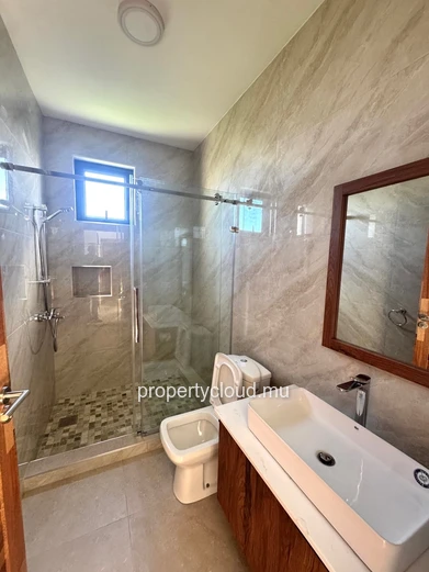 Flic-en-Flac – À vendre : Villa neuve 4 chambres avec piscine