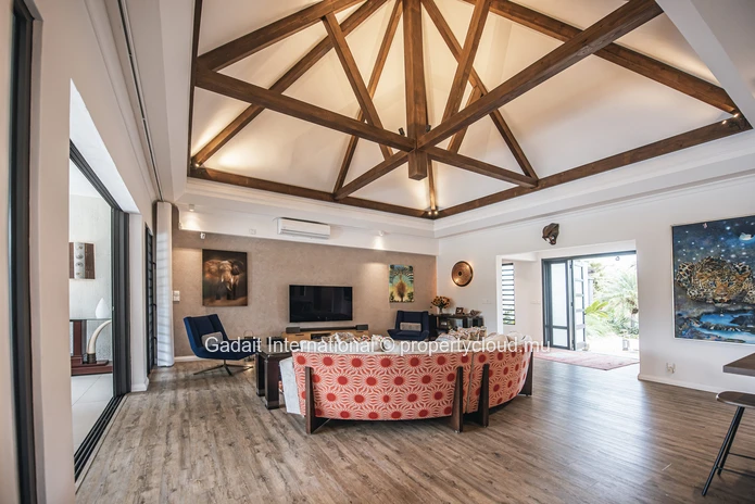 Villa à vendre à Tamarina Golf Estate – 4 chambres, vue golf à Tamarin, Île Maurice