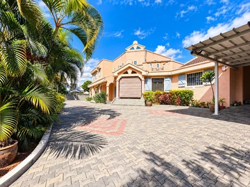 6 Bedroom House