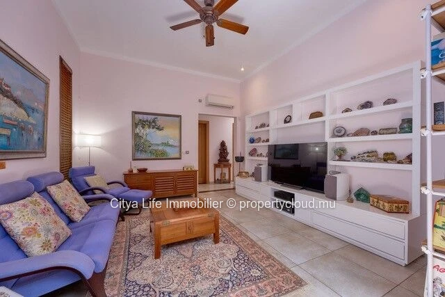 3-Bedroom Luxury House with Private Pool in Balaclava